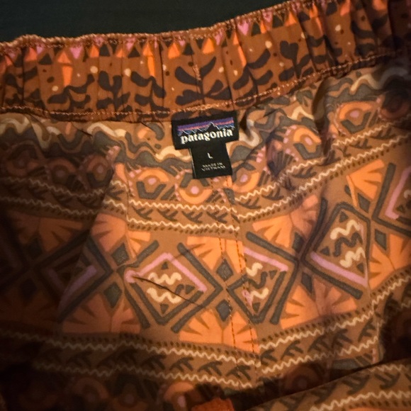 Patagonia Women's Barely Baggies shorts in the Mangrove Tiki pattern - Picture 5 of 10